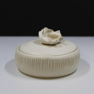 Boîte céramique artisanale - texture rainurée